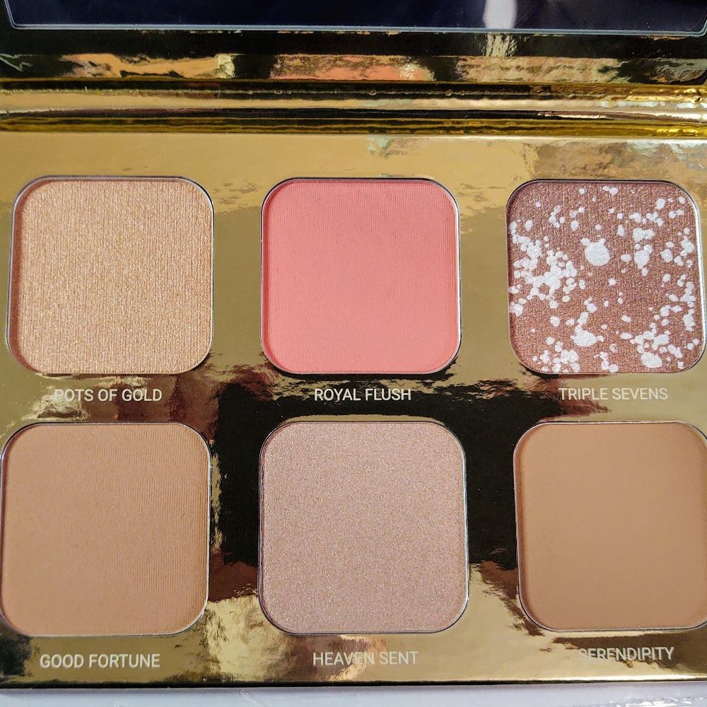 TRUE + LUSCIOUS  Lucky Glow Palette